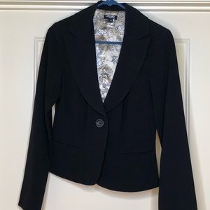 Black lined one-button blazer